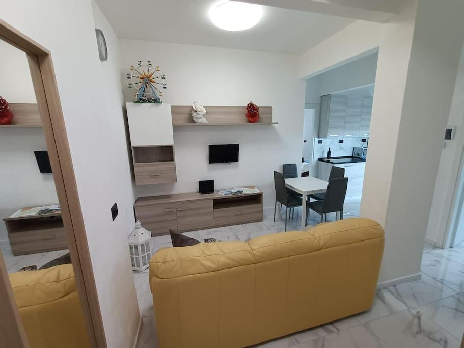 La Casa Di Lila - Appartamento Con Ingresso Indipendente E Spazio Esterno 拉帕洛 外观 照片